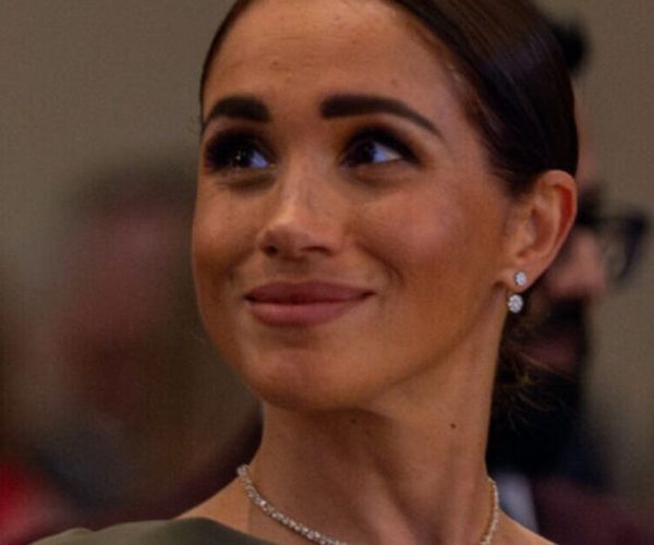 Meghan Markle dons £12,500 necklace and stuns fans with ‘phenomenal’ last outfit in Canada | Royal | News