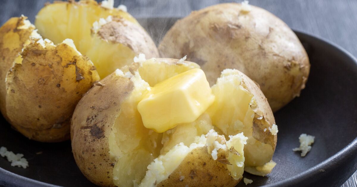 ‘World’s best jacket potato recipe’ has just 4 really simple ingredients