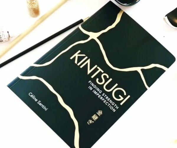 Self-help book : Kintsugi, finding strength in imperfection